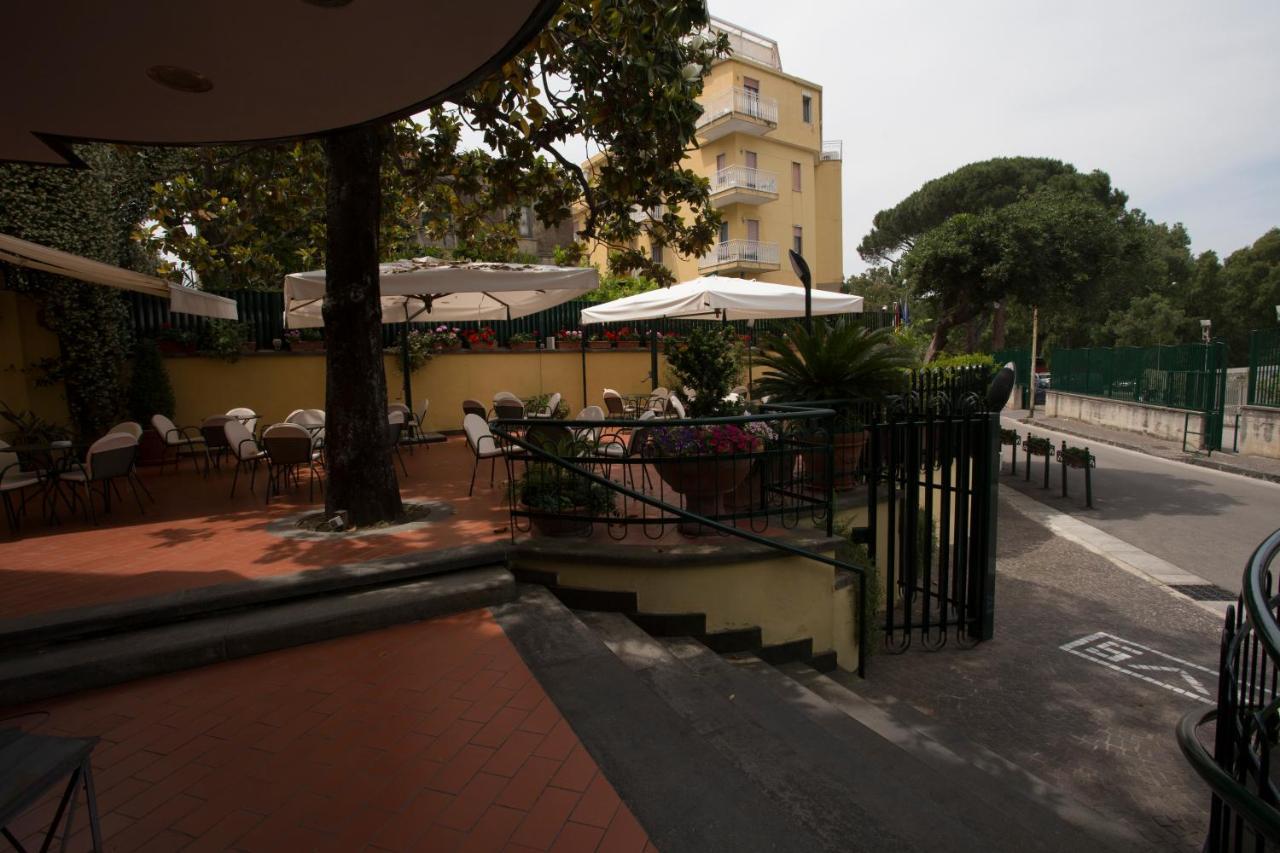 Hotel Villa Serena Castellammare di Stabia Εξωτερικό φωτογραφία