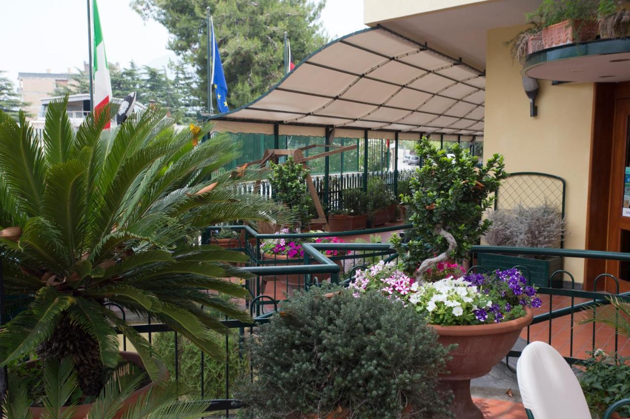 Hotel Villa Serena Castellammare di Stabia Εξωτερικό φωτογραφία
