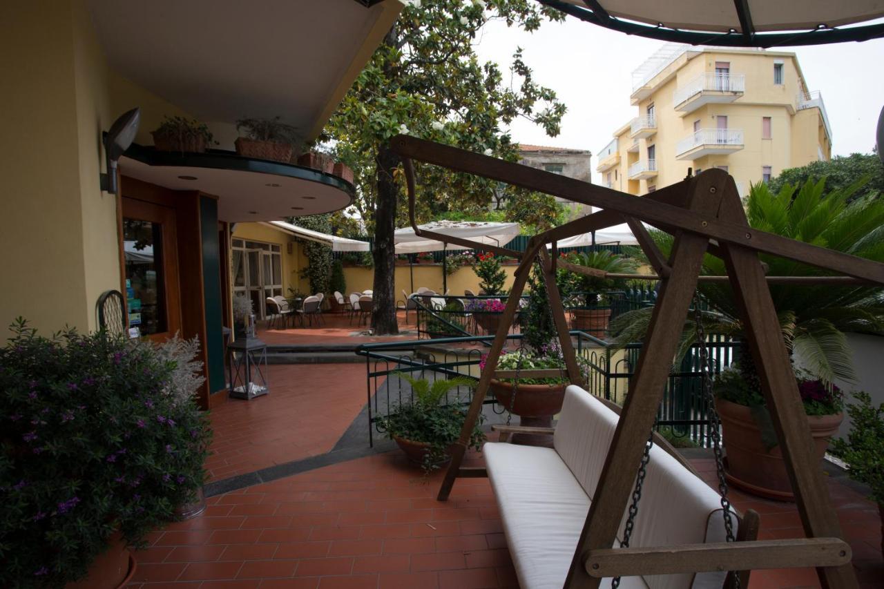 Hotel Villa Serena Castellammare di Stabia Εξωτερικό φωτογραφία